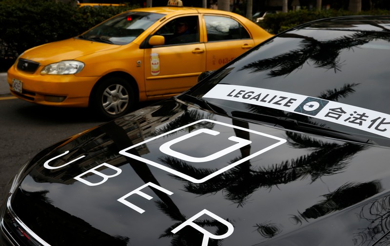 Uber își suspendă serviciile din Grecia, după modificarea legislației