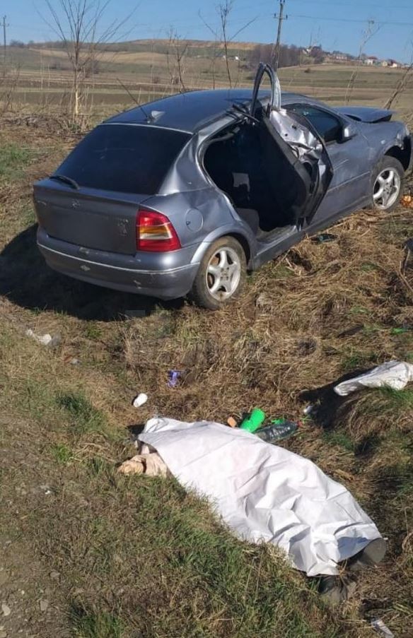 O femeie de 58 de ani a murit, după un carambol cu trei mașini pe E85