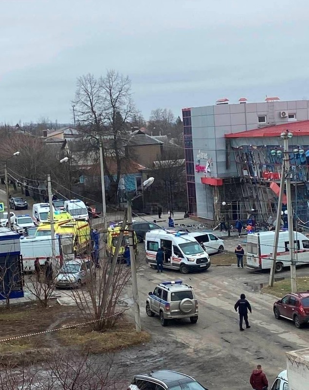 Centru comercial din orașul rusesc Belgorod, lovit de o rachetă ucraineană, spun autoritățile ruse. „Sunt cinci morți și 18 răniți”