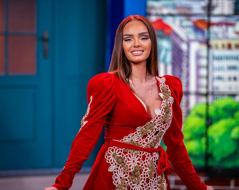 Cât costă rochia de mireasă aleasă de Maria Constantin: „Vreau să plătească soțul”. Vica Blochina va fi domnișoară de onoare
