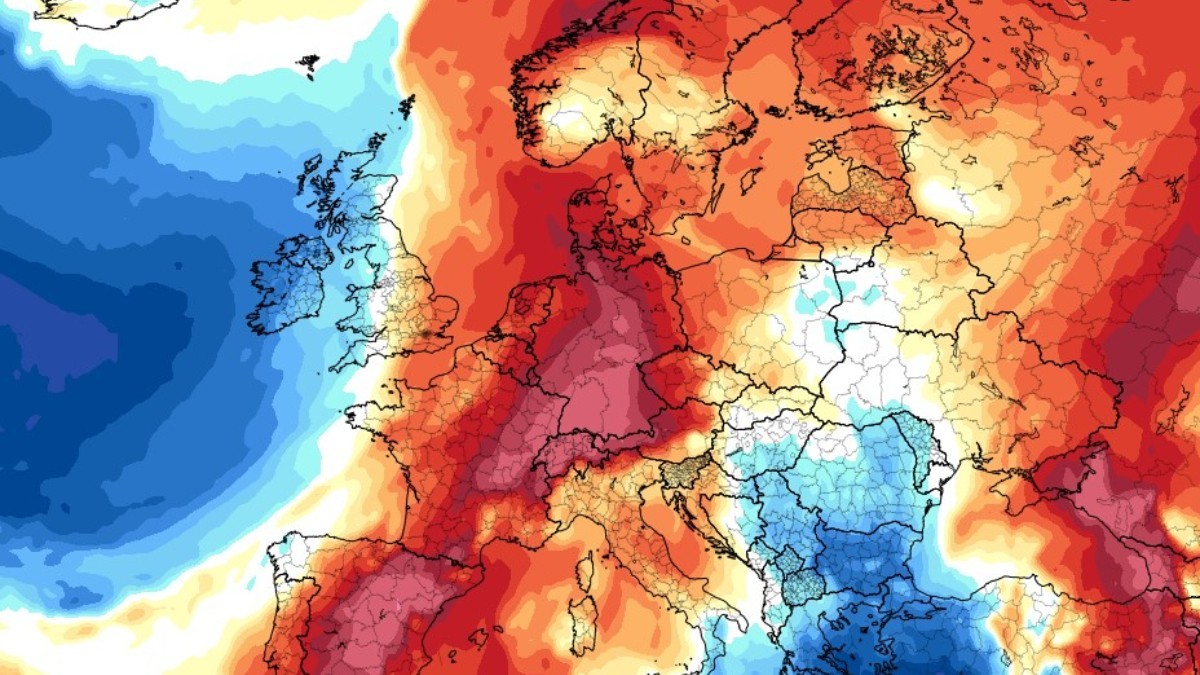 Harta meteorologică a Europei, evidențiind temperaturi ridicate reprezentate cu roșu în vest și nord, respectiv temperaturi mai scăzute colorate în albastru în sud-est și bazinul mediteranean.