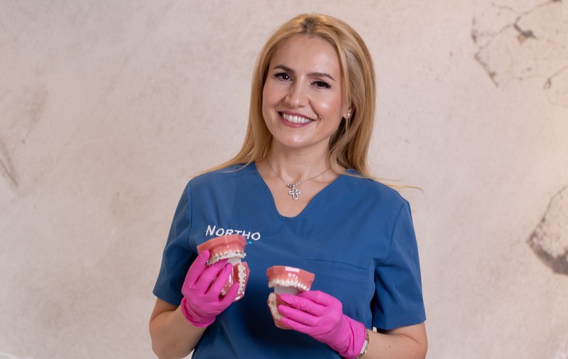 Northo te învață cum să previi problemele dentare și să obții un zâmbet natural cu ajutorul aliniatorilor