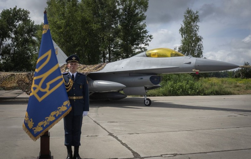Război în Ucraina, ziua 894 | Piloții ucraineni folosesc deja avioanele F-16. Șeful armatei: înseamnă „mai multe rachete și avioane doborâte”