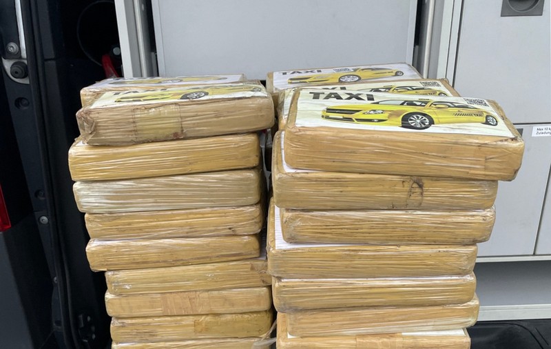Cocaină de 4 milioane de euro, descoperită într-o dubă, în Germania: „51 de kilograme, în pachete ascunse în pereții dubli ai unui dulap”