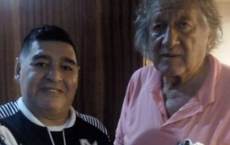 A murit fotbalistul pe care însuși Diego Maradona l-a numit „cel mai mare din istorie”. A fost victima unui jaf în plină stradă