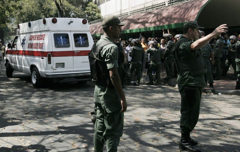 Disperare mare în Venezuela, din cauza crizei: Oamenii vânează pisici, câini și porumbei pentru a-i mânca
