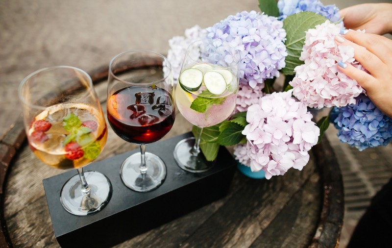 Cocktail-uri cu vin care îți vor face vara mai frumoasă