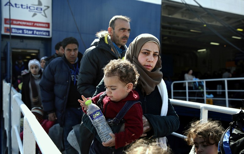 Comisarul UE pentru Migraţie şi Afaceri: „UE are 10 zile să facă progrese în criza imigranţilor, altfel acordul Schengen riscă să fie suspendat”