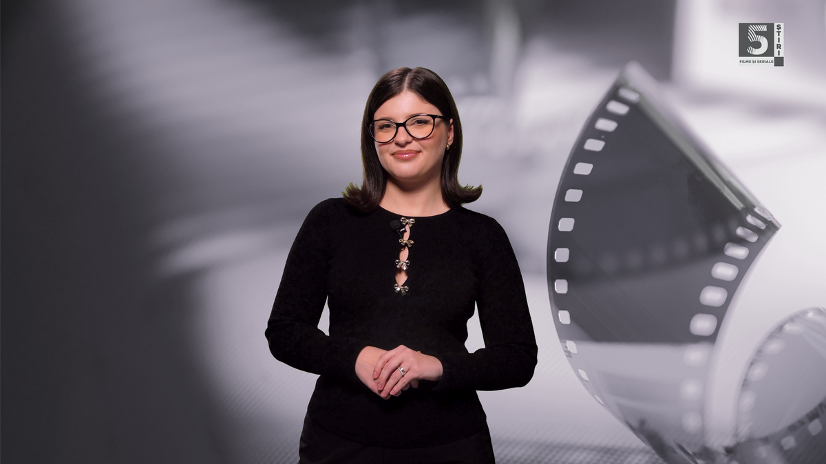 Adelina Duinea intr-o rochie neagra si cu ochelari de vedere
