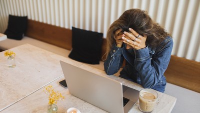 Ascultă-ți corpul când te confrunți cu oboseală cronică 5 lucruri esențiale de știut despre legătura dintre hormonii de stres și nivelul scăzut de energie