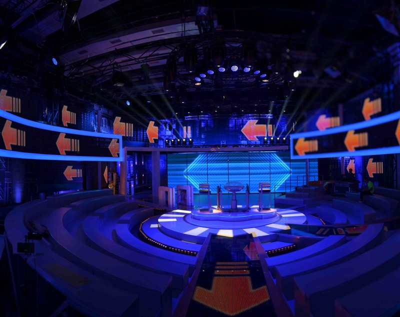 Imagini din culisele show-ului „Tu urmezi!” prezentat de Dan Negru la Kanal D. Cum arată platoul de filmare