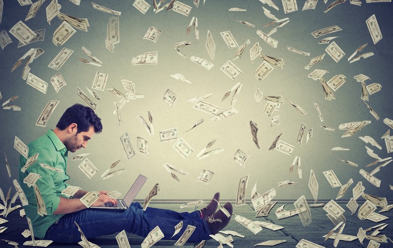 Ce să faci când rămâi fără loc de muncă și ai ceva bani puși deoparte. 5 lucruri utile de știut înainte de a-ți deschide o afacere online