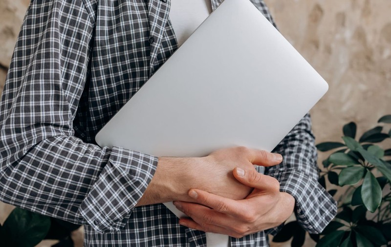 Cum alegi un laptop de lucru pe care să nu îl schimbi în doi ani