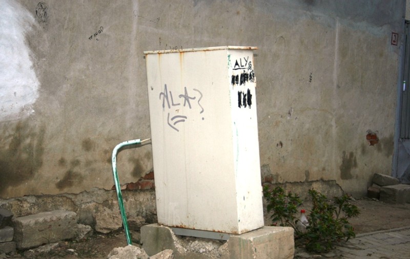 Pericol public pe stradă! Uite cum arată un transformator electric!