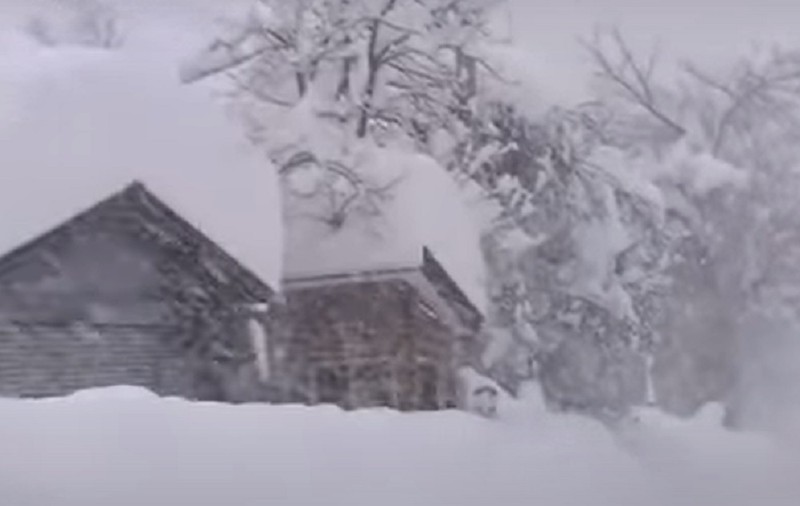 VIDEO | Zăpadă de doi metri în Japonia. Mii de gospodării au rămas fără curent electric