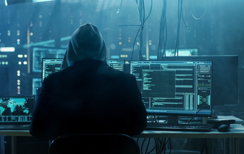 Legea securității cibernetice dă acces SRI și MApN la date private și introduce obligativitatea delațiunii pentru specialiști, avertizează societatea civilă