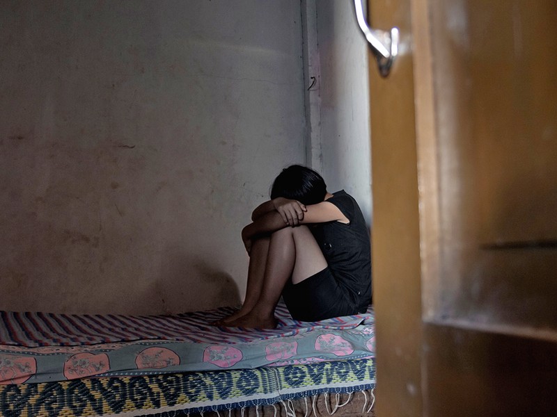 Cazul tinerei cu autism sechestrată, bătută și rasă în cap de iubitul găsit pe o rețea de socializare. Imagine ilustrativă. Sursa foto: Shutterstock