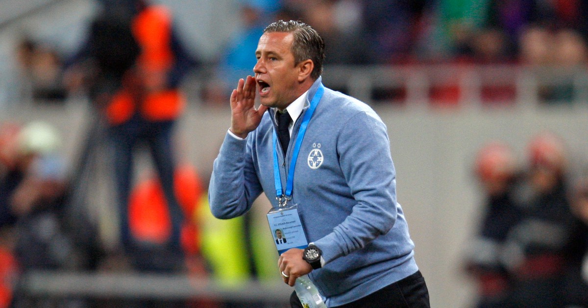 Laurențiu Reghecampf stă cu gura pe jucătorii săi pentru ca Steaua să facă performanță