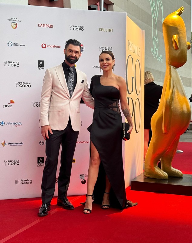 Jojo, apariție rară alături de fiul ei Achim, în vârstă de 13 ani. Adolescentul seamănă perfect cu mama lui. „Îmi place actoria, dar nu cred că o să fac asta”