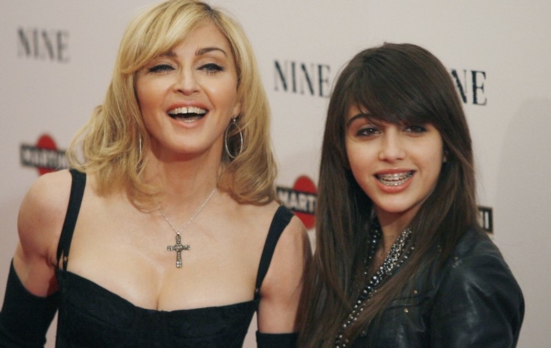 Madonna şi Lourdes creează haine pentru copii 