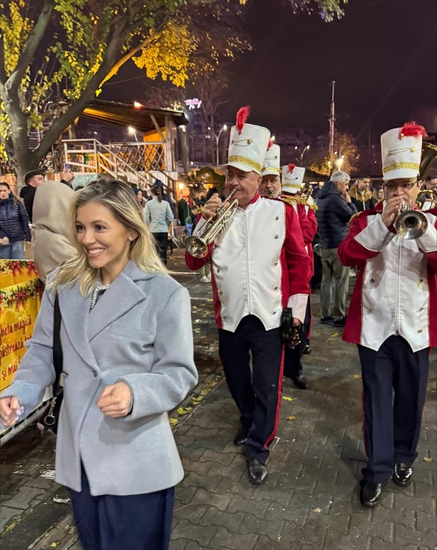 Ce au mâncat Andreea Ibacka, soția lui Cabral, și copiii la primul târg de Crăciun deschis în București: „Veniserăm să jurizăm farfurii”