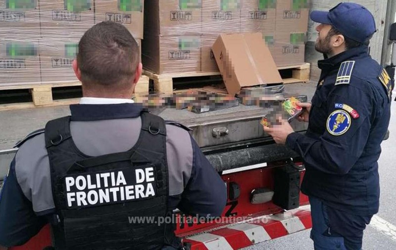 Zeci de tone de deșeuri care urmau să intre în țară pe la Vama Nădlac II, oprite de polițiști. Șoferii nu dețineau documente legale