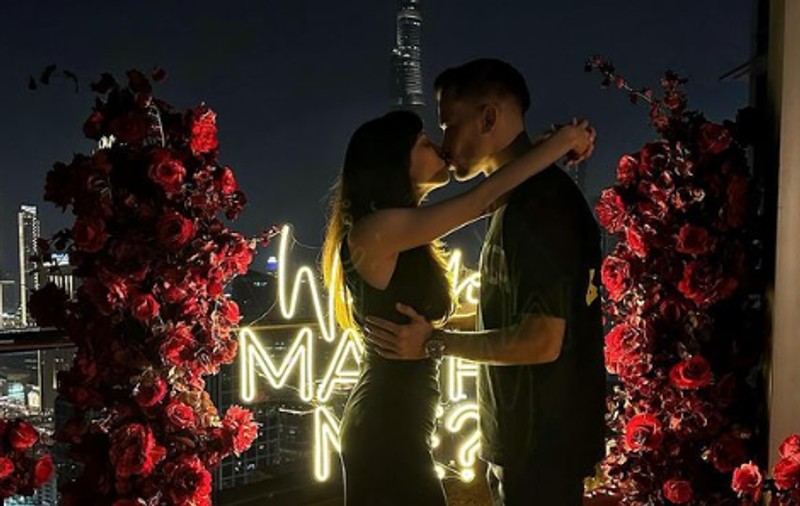 „Vrei să fii soția mea?”. Fotbalistul Darius Olaru și-a cerut iubita în căsătorie, în vacanța din Dubai