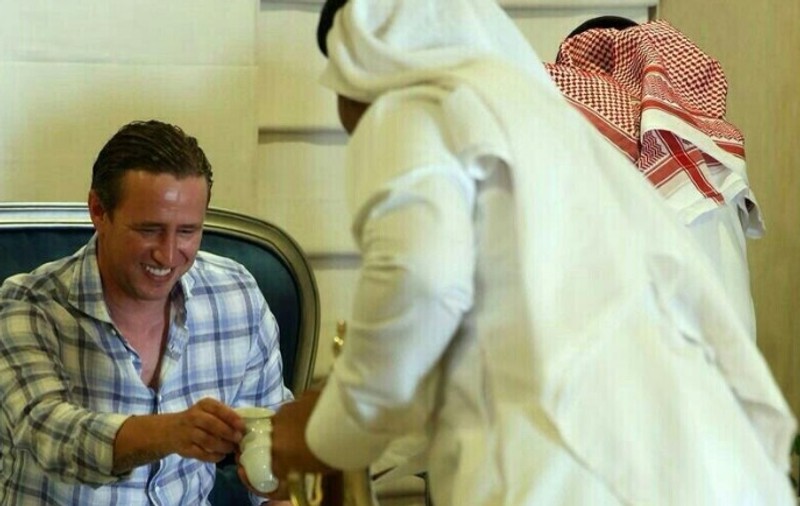 VIDEO + FOTO  / Reghe, primit ca un rege de fanii arabi! "I-au luat şapca!”