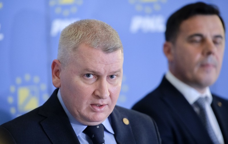 PNL, deschis primirii de parlamentari de la ALDE şi Pro România. Florin Roman: "Nu poți aduna o majoritate, decât dacă faci genul ăsta de compromis"