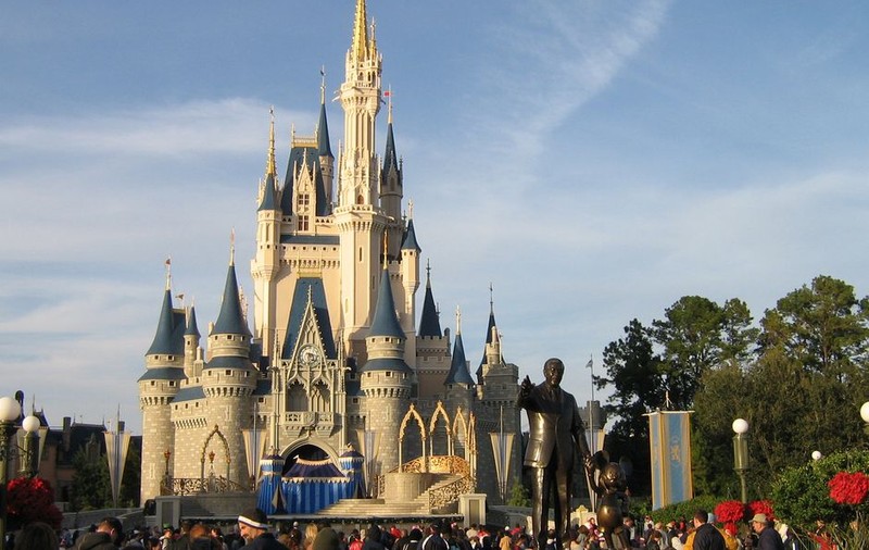 Disneyland Paris și-a schimbat sistemul de rezervări online după acuzele de discriminare