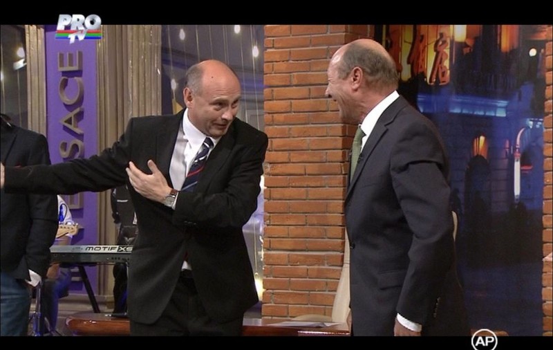 Băsescu i-a zis-o lui Toni Grecu: "Şi tu ai făcut tot liceul Negruzzi? Uite ce a ieşit din mine şi ce a ieşit din tine"