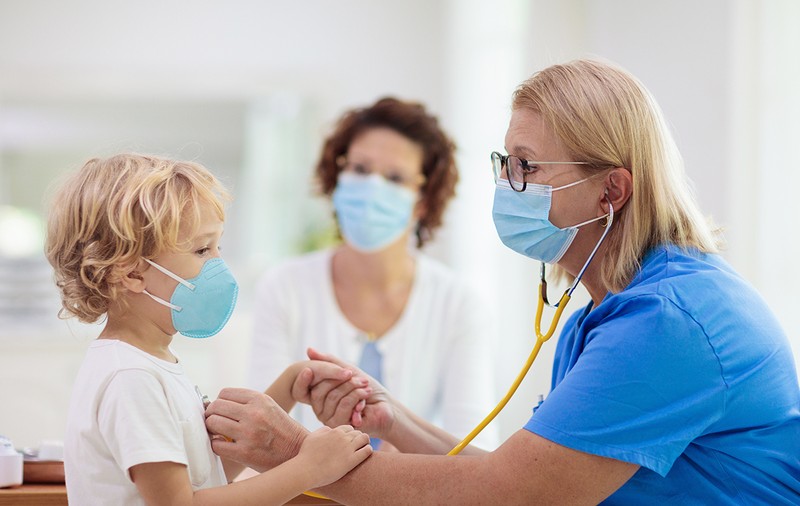Cu ce sechele pot rămâne copiii care fac COVID. Avertismentul medicului Mihai Craiu