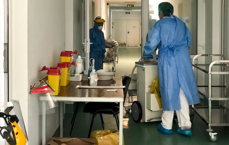 Statisticile din spatele crizei COVID: Când în România cheltuim pe sănătate la jumătate față de media UE, murim pe capete, deși puteam fi tratați