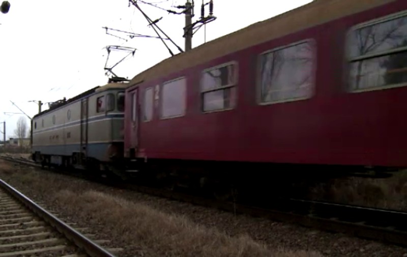 Un copil s-a electrocutat în gara din Stolniceni Prăjescu, Iași, după ce s-a urcat pe un vagon. Băiatul de 10 ani s-a ales cu arsuri grave