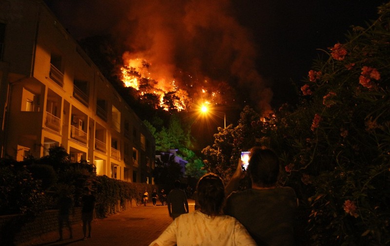 Incendiile de vegetație continuă și în Turcia. 13 dintre acestea ard necontrolat
