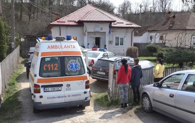 Un hoț de murături și zacuscă din Argeș a leșinat la audieri. Furase mâncarea din beciul unui localnic