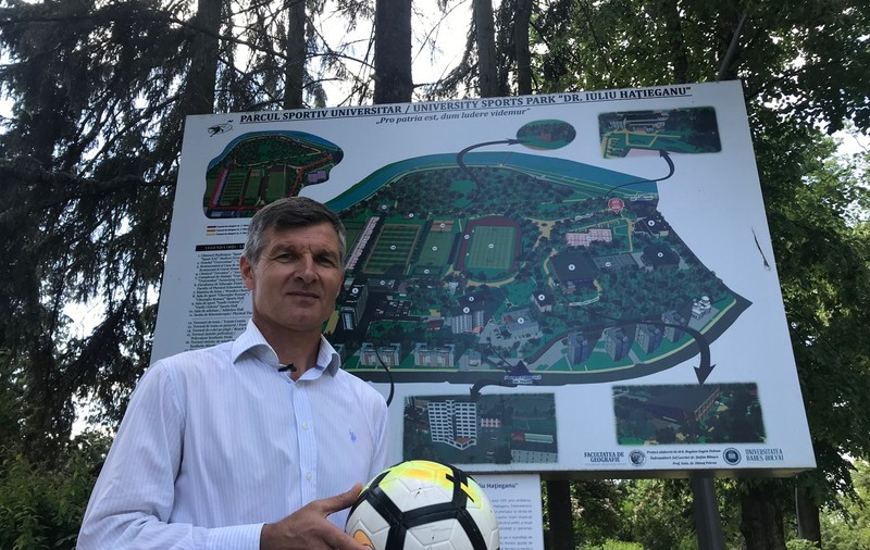 Ioan Ovidiu Sabău, fostul mijlocaș al ”Generației de Aur”, se pregătește pentru meciul cu legendele Barcelonei