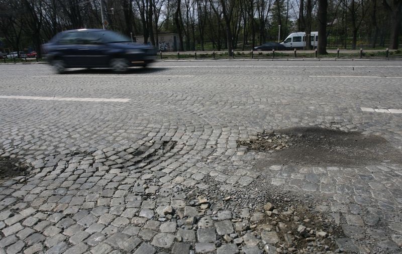 Trafic restricţionat între Piaţa Charles de Gaulle şi Arcul de Triumf 