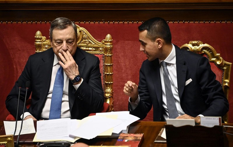 Războiul din Ucraina zguduie politica italiană și provoacă destrămarea celui mai mare partid din guvern
