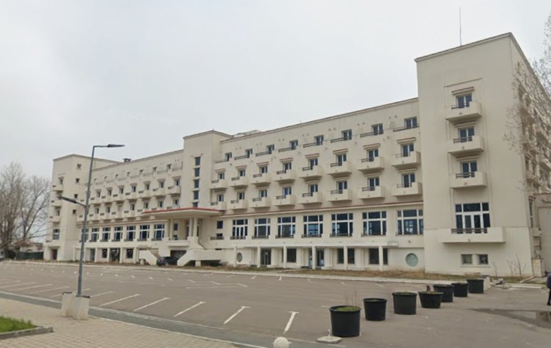 O clădire-simbol din județul Constanța, scoasă la licitație: prețul cerut pentru hotelul Rex din Mamaia