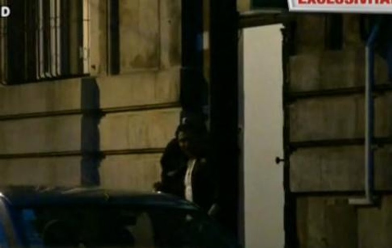 LOVITURĂ DE TEATRU! Pepe, surpins cu O DOMNIŞOARĂ IEŞIND DIN APARTAMENTUL lui de burlac! Foto