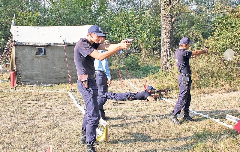 EXCLUSIV | Agenţii români nu prea scot pistolul din toc în lupta cu infractorul