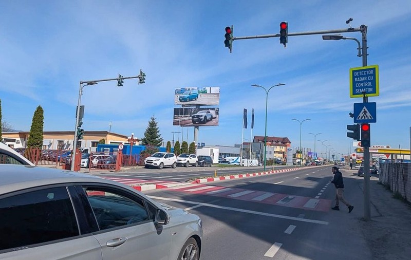 Primăria Brașov extinde programul de semaforizare inteligentă. Cum funcționează sistemele radar pentru șoferii grăbiți