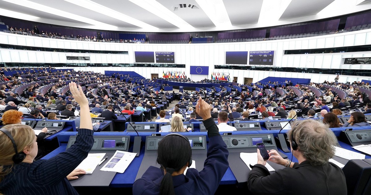 Eurodeputații își exprimă opțiunile asupra moțiunilor de cenzură depuse împotriva Ursulei von der Leyen Foto: Profimedia