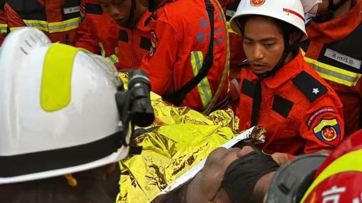 Bărbat găsit în viață, sub dărâmături, la 125 de ore de la cutremurul din Myanmar FOTO: X.
