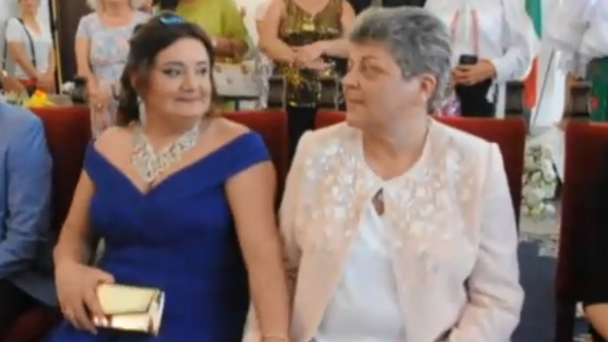 Două românce s-au căsătorit în Italia