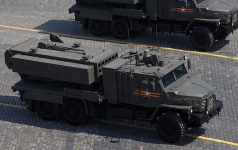 Armata rusă a început să folosească în Ucraina cel mai nou sistem de arme termobarice, TOS-2 Tosochka