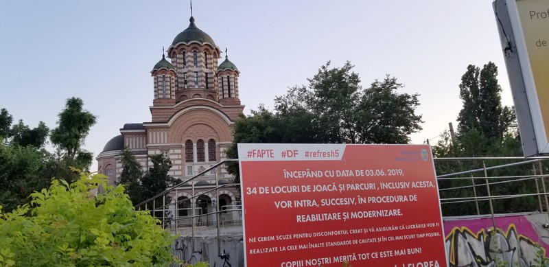 SF. ELEFTERIE - spațiul verde din fața bisericii cu același nume, din zona Eroilor