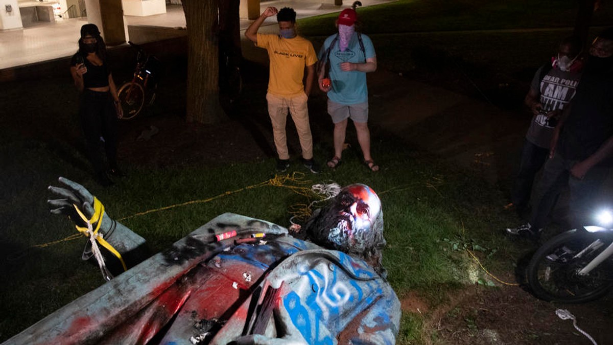 VIDEO | Singura statuie din Washington a unui general confederat a fost dărâmată de manifestanți. ”O rușine pentru țara noastră”