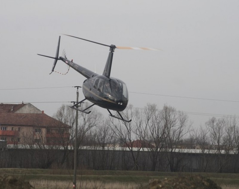 Un primar a ajuns cu elicopterul la restaurant în Lugoj